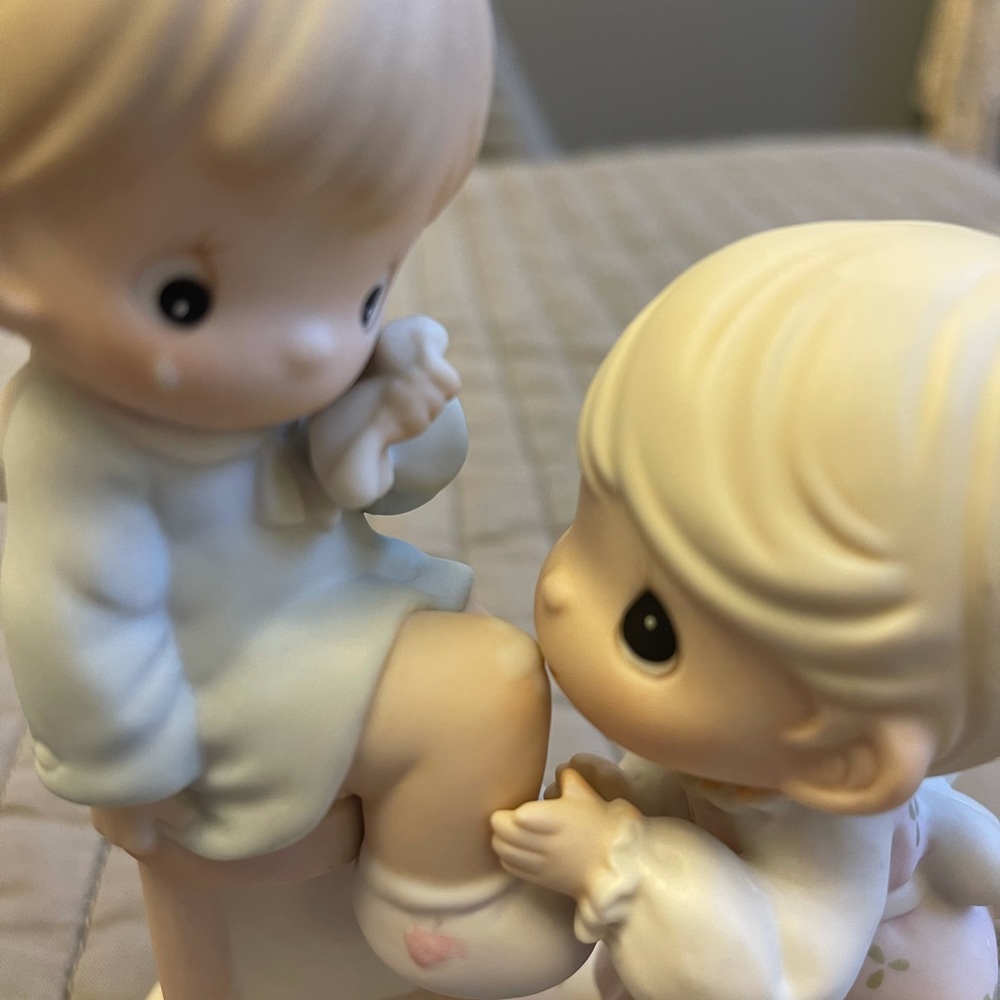 COPY - Precious Moments collectible figurine - Picture 2 of 8